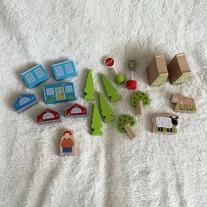 Wooden Train Accessories 19 Piece Lot Tree Animal Buildings Pretend Play Toys